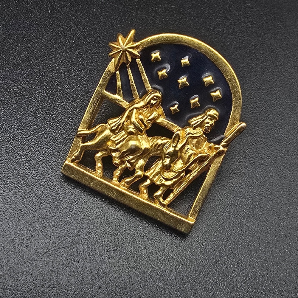 Avon Holy Family Christmas Nativity Pin Gold Tone Blue Vintage Jewelry